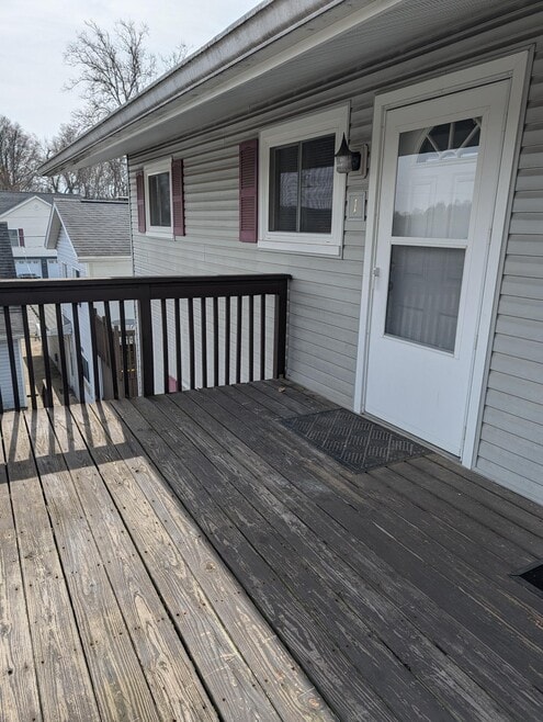 Building Photo - 209 W Oak St