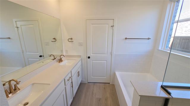 Building Photo - 1218 Watercrest St