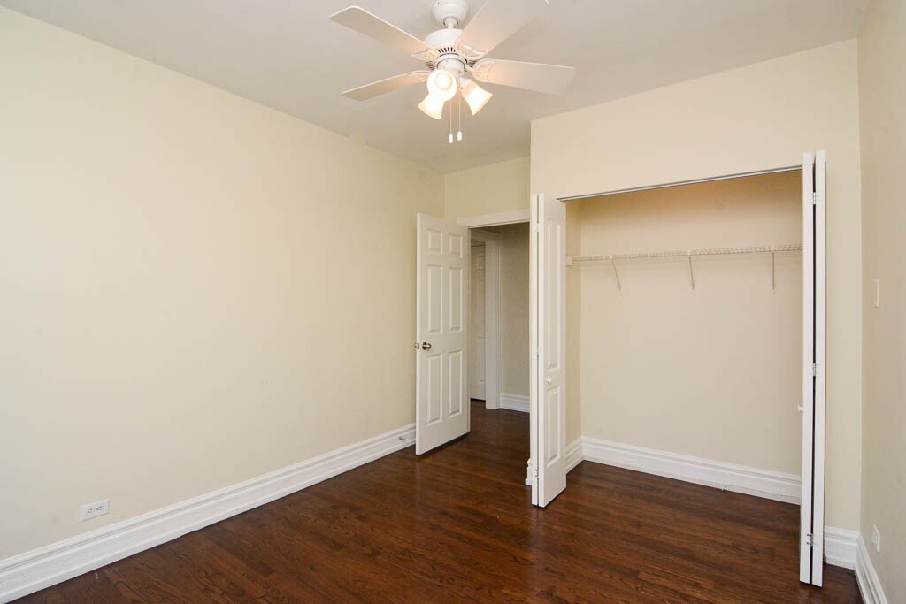 Building Photo - 3819.5 N Greenview Ave
