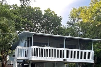 Building Photo - 141 Gumbo Limbo Dr