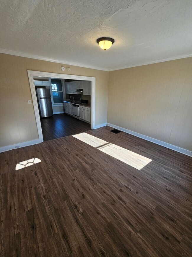 Building Photo - Available Now - 3 Bedroom located in York ...
