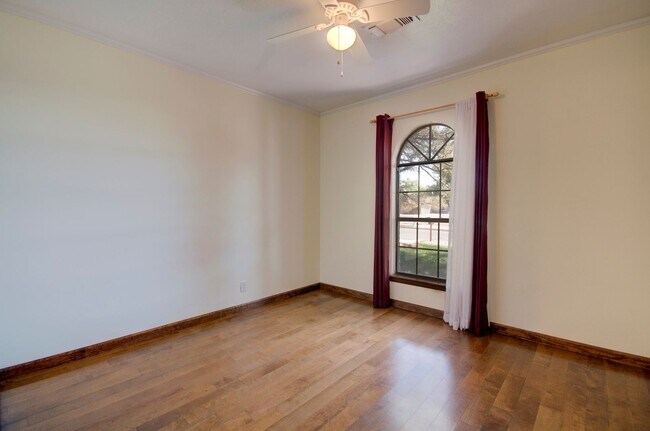 Building Photo - Amazing 3 Bedroom in the Academy Neighborhood