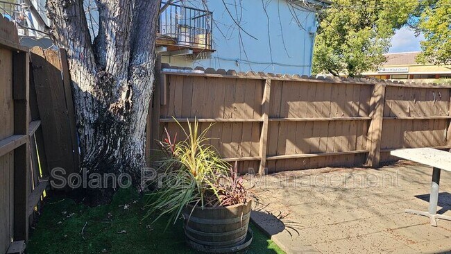 Building Photo - 1712 Arthur Ct