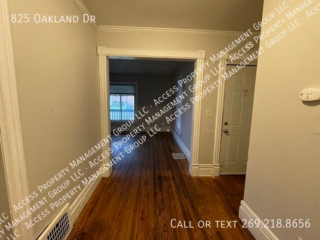 Building Photo - 3 bed home for rent Oakland Drive, Kalamazoo!