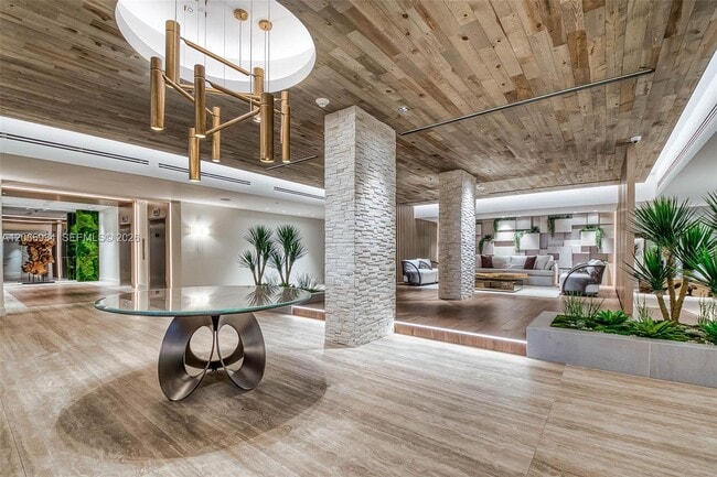 Building Photo - 2301 Collins Ave