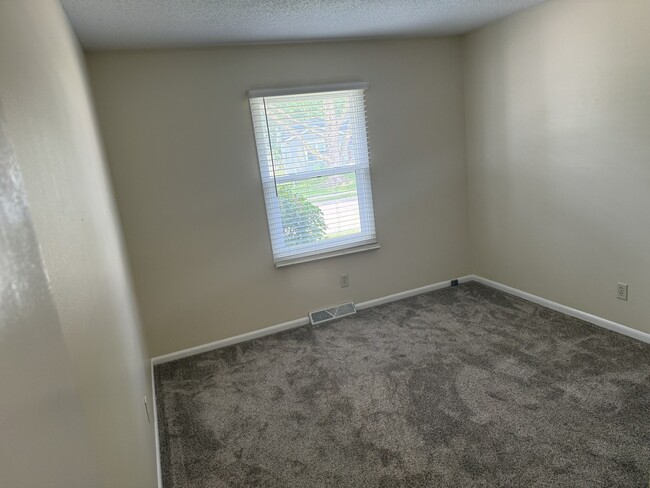 Building Photo - 2911 High Point Dr