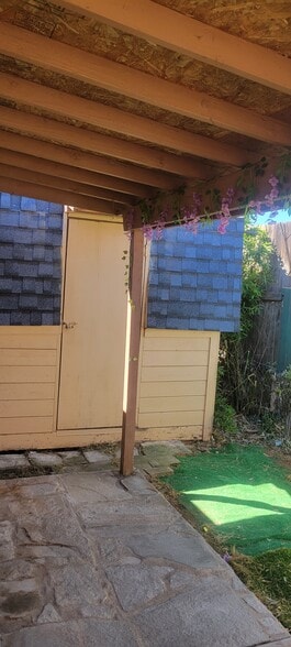 Building Photo - 1430 Peach Ave