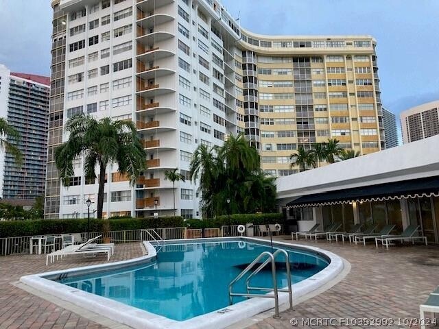 Building Photo - 100 Golden Isles Dr