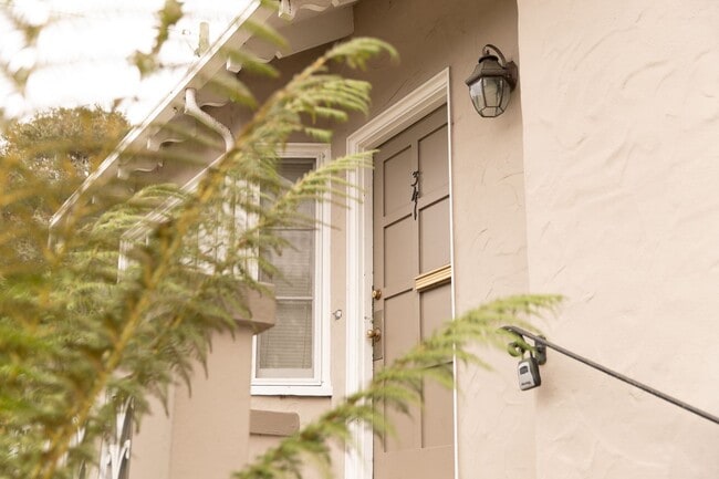 Building Photo - Classic Pacific Grove Duplex - Available D...