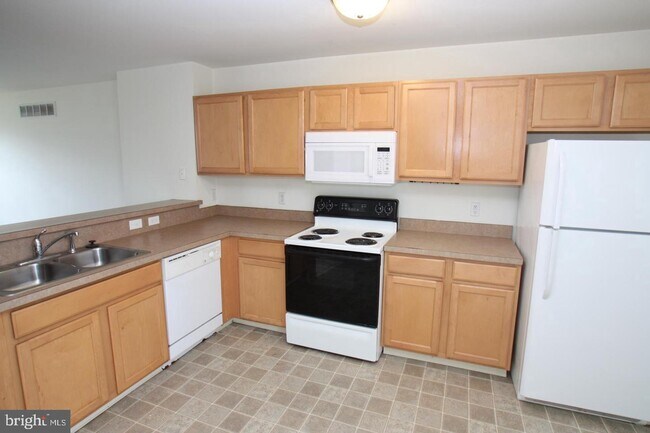 Building Photo - 219 E Sheldrake Cir