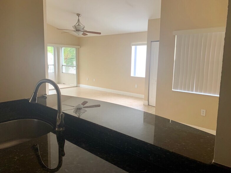 Building Photo - 2881 N Oakland Forest Dr