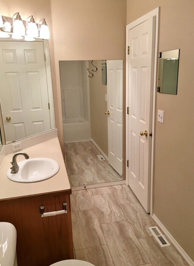 Building Photo - Beautiful 3 bed 2 bath home in a quiet cul-d-sack in downtown Eagle off Palmetto Ave