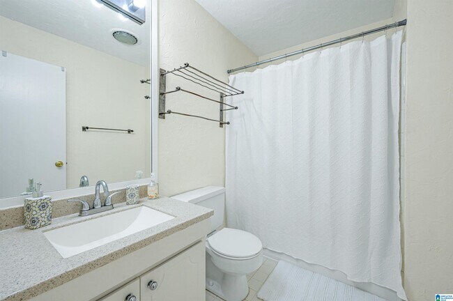 Building Photo - 2727 Highland Ave