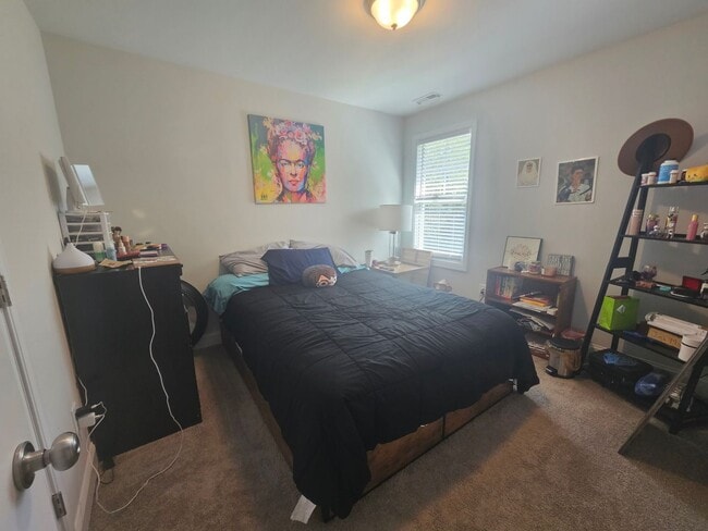 Building Photo - NEW LISTING!!!!