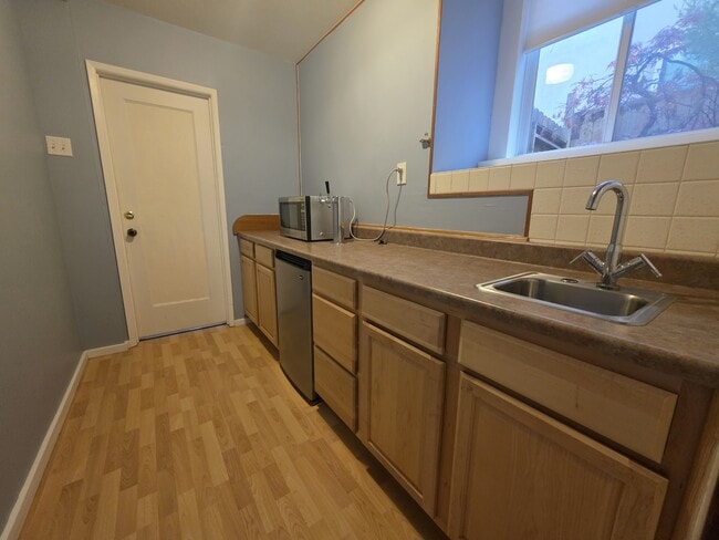 Building Photo - 175 Vasquez Ave