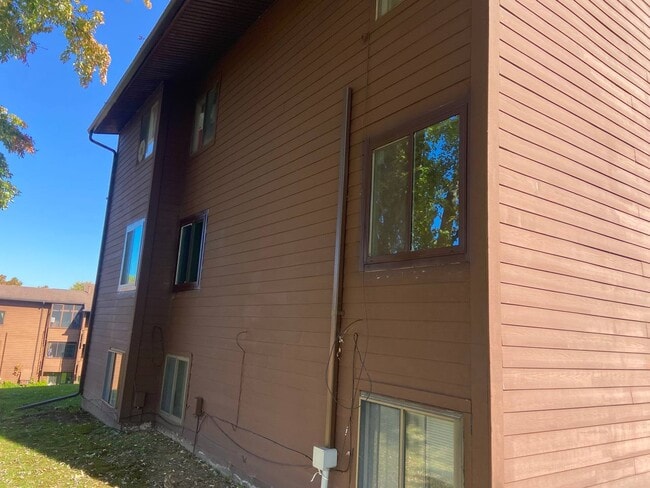 Building Photo - 356 Village Blvd N