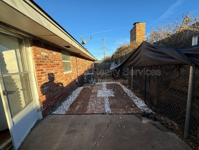 Building Photo - 3512 Willow Springs Dr