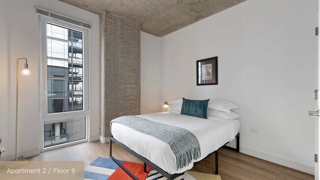 Building Photo - 853 W Blackhawk St