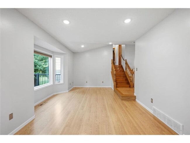 Building Photo - 1008 3rd St NE