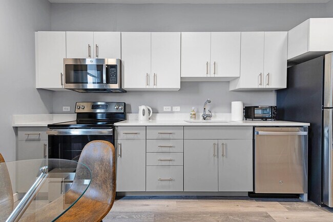 Building Photo - 95 Broadway-SI ID1240348P