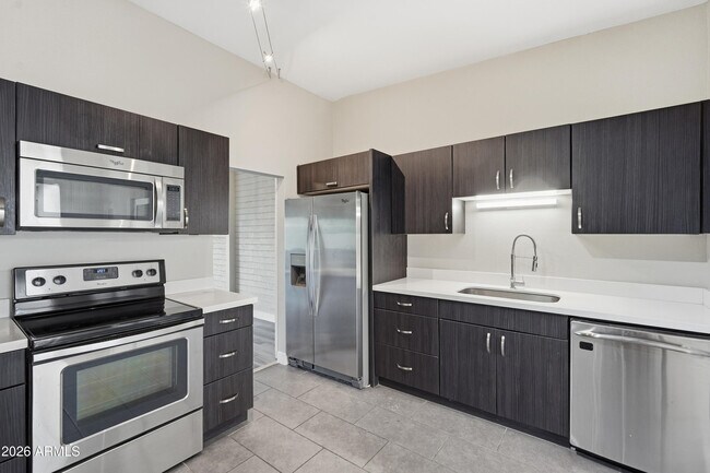 Building Photo - 6116 N 12th Pl