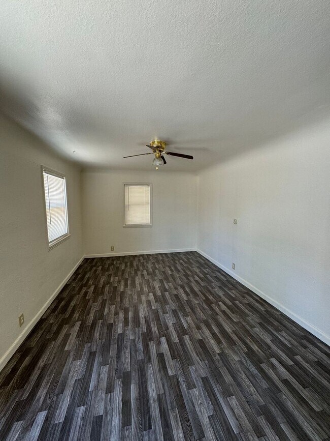 Building Photo - 1 Bed/ 1 bath