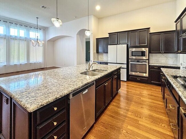 Building Photo - Spacious & Stylish 4-Bedroom Home with Mod...