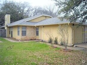 Building Photo - Charming 3-Bedroom, 2-Bath Duplex in North...