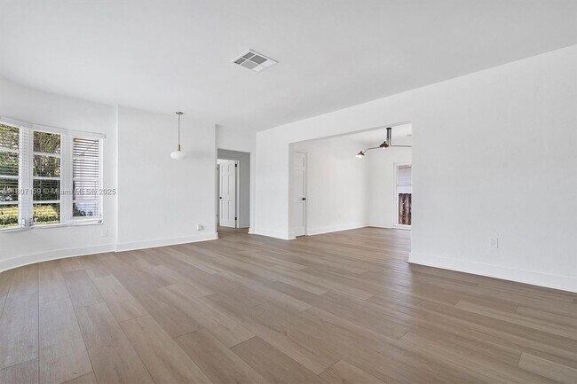 Building Photo - 500 92nd St