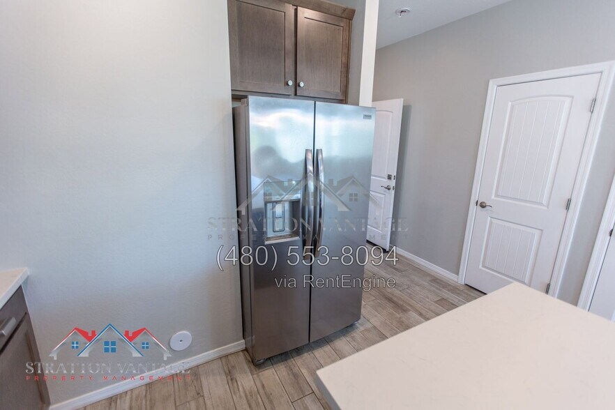 Building Photo - 1033 S 150th Dr