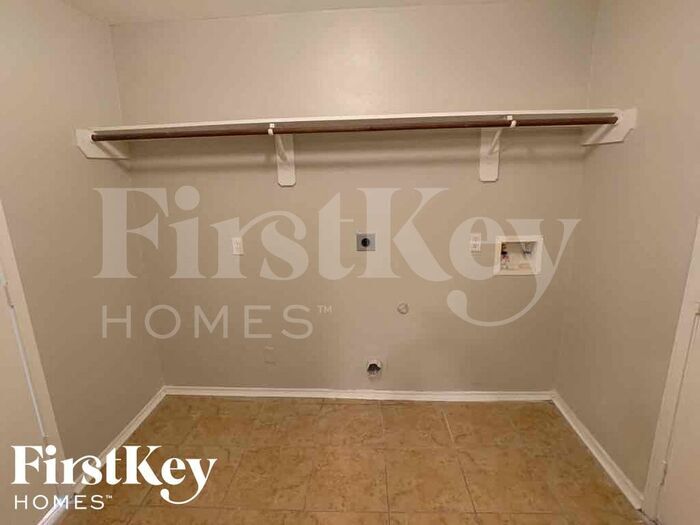 Building Photo - 2026 Cold River Dr