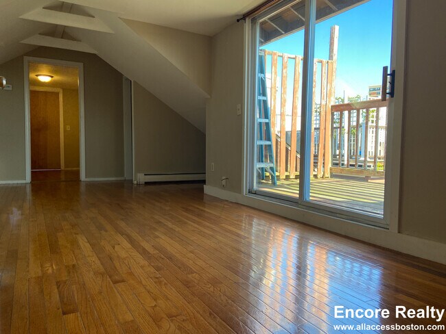 Building Photo - 8-8 Sunset St