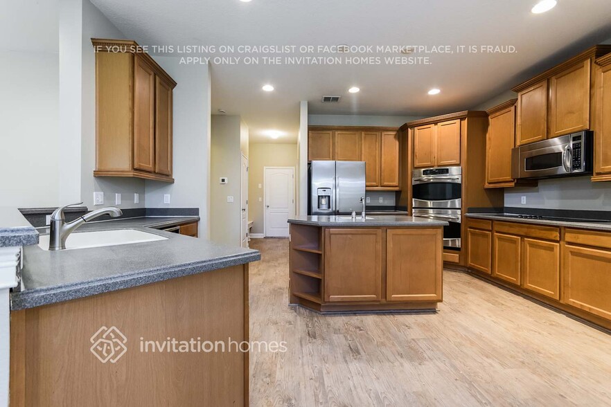 Building Photo - 2906 Park Meadow Dr