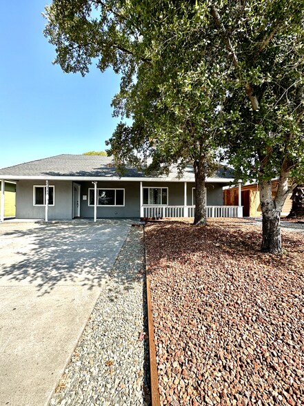 Building Photo - 2037 Robert Way