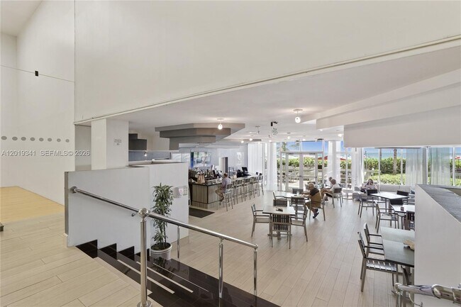 Building Photo - 16500 Collins Ave