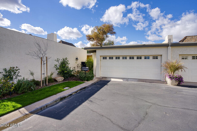 Primary Photo - 7018 N Barbados Pl
