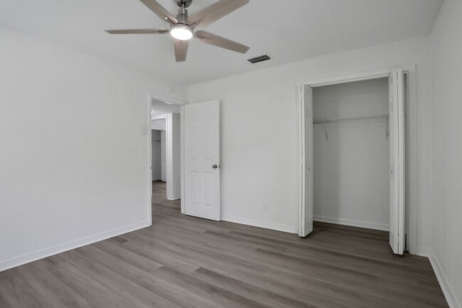 Building Photo - 3923 Tyndale Dr