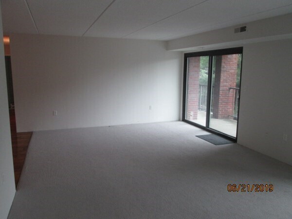 Building Photo - 146 Marble St