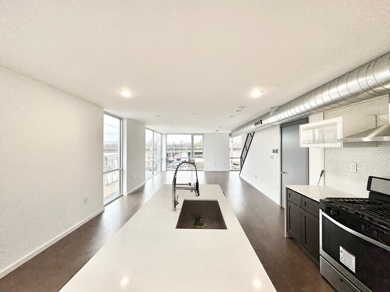 Primary Photo - 1500 N 8th St