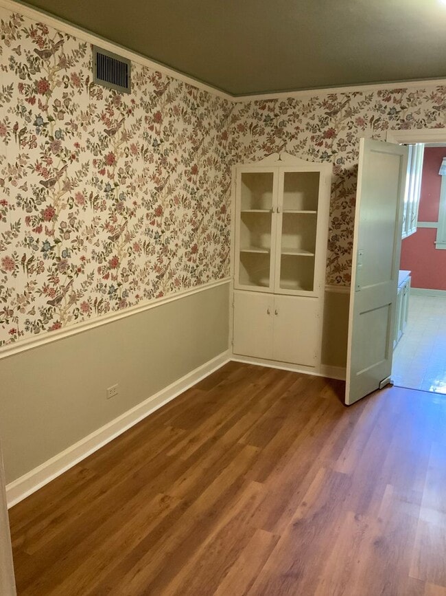 Building Photo - 200 Sunset Dr