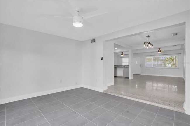 Building Photo - 765 56th Ave S