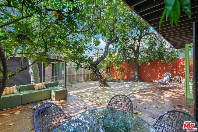 Building Photo - 2311 Louella Ave