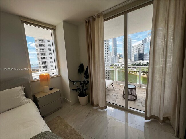 Building Photo - 901 Brickell Key Blvd