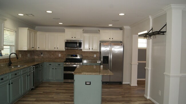 Building Photo - 375 Niblick Dr