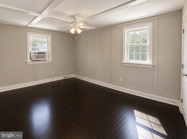 Building Photo - 256 W Beidler Rd