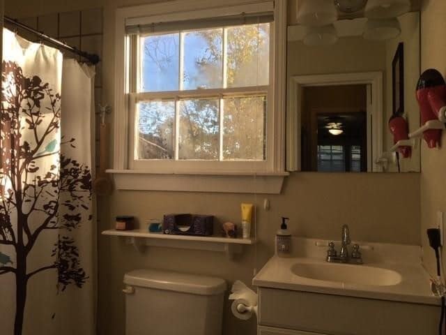 Building Photo - 614 1/2 Rutland St