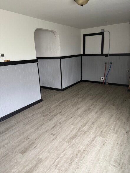 Building Photo - 319 Harding St