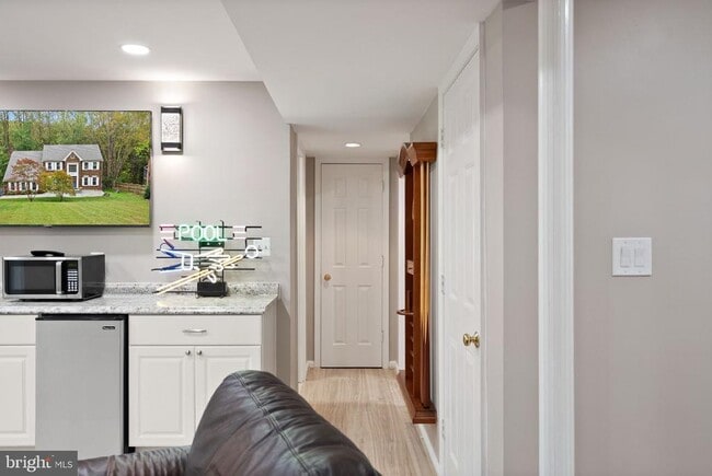 Building Photo - 10303 Bear Creek Dr