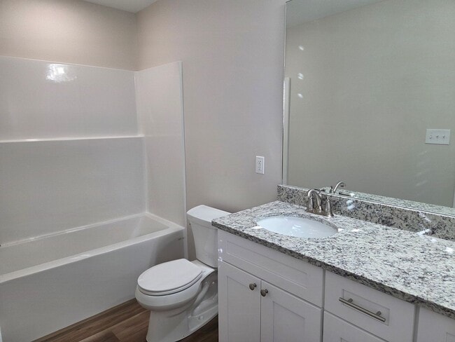 Building Photo - 3 Bed 2 bath home on corner lot