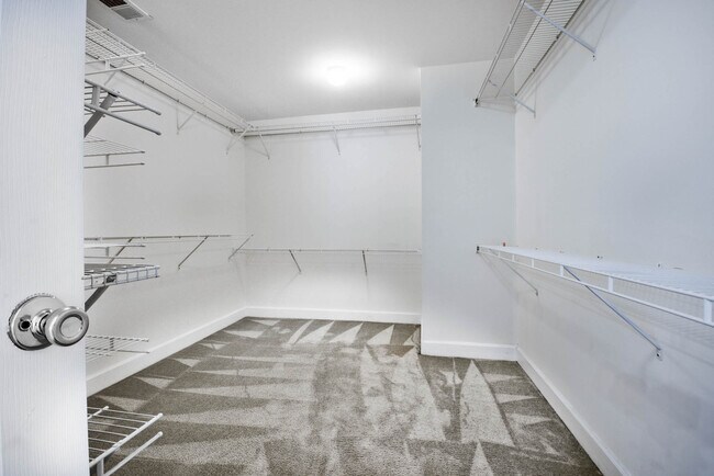 Building Photo - 27 Pin Oak Ln